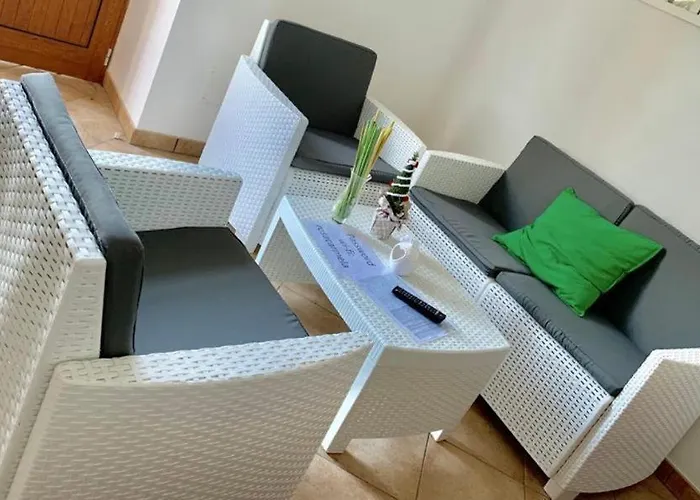 לינה וארוחת בוקר A B&b,relaxing Location With Seaview *